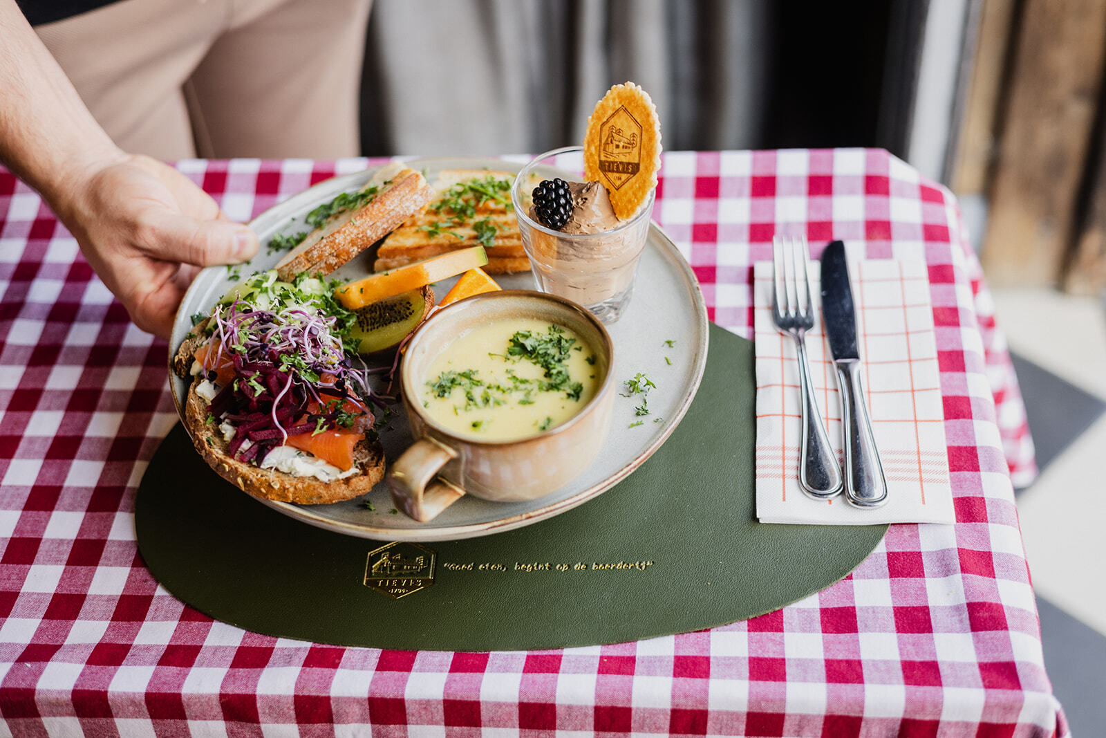 Ontbijten en lunchen in onze Tievis bistro